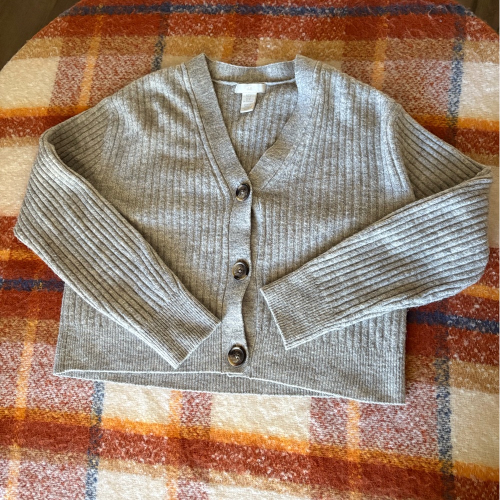 H&M Light Gray Ribbed Cardigan